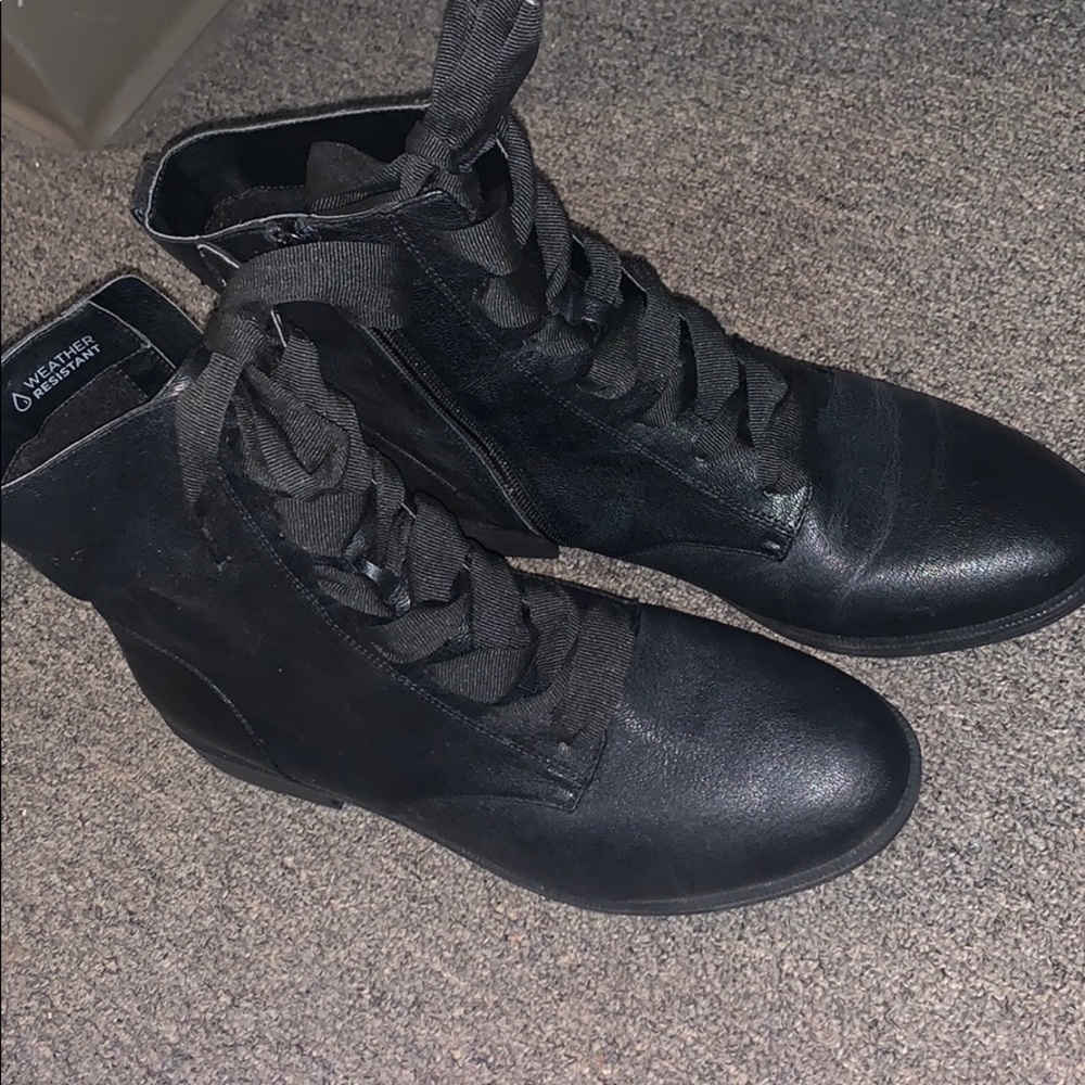 Vionic size 9.5 black boots.